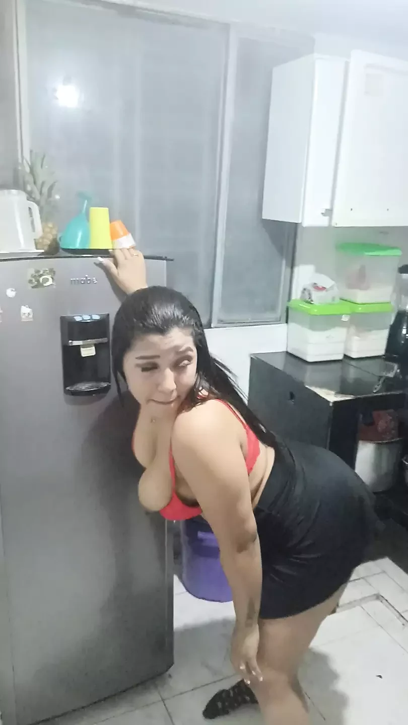 18 year old brunette big saggy tits from New York United States fucking her stepbrother's big dick