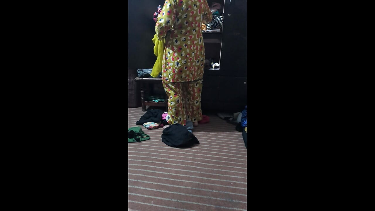 Devar Ne Bhabhi Ki Choot Faad Di - Ghar Mein Akela Pakda