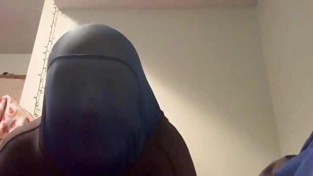 Wrestling jock bloccato in una camicia di forza fatta in casa