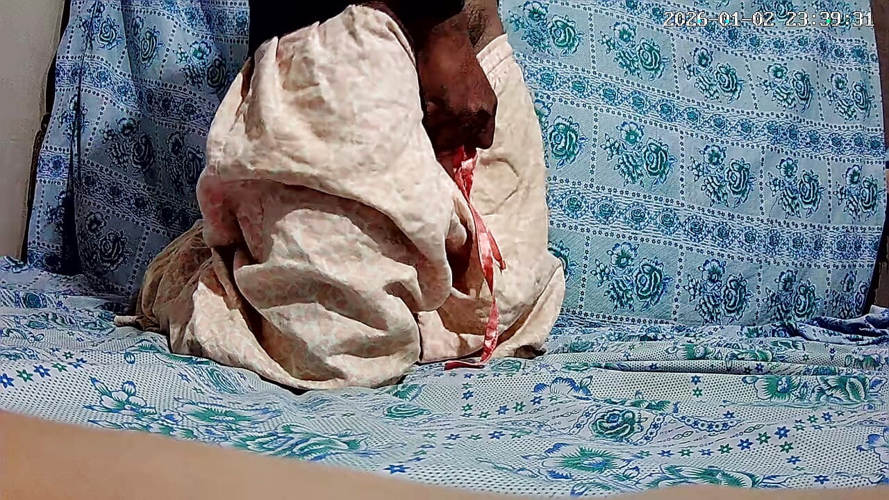 dasi หนุ่มเป็ดใหญ่อินเดียใช้มือในป่า 28654