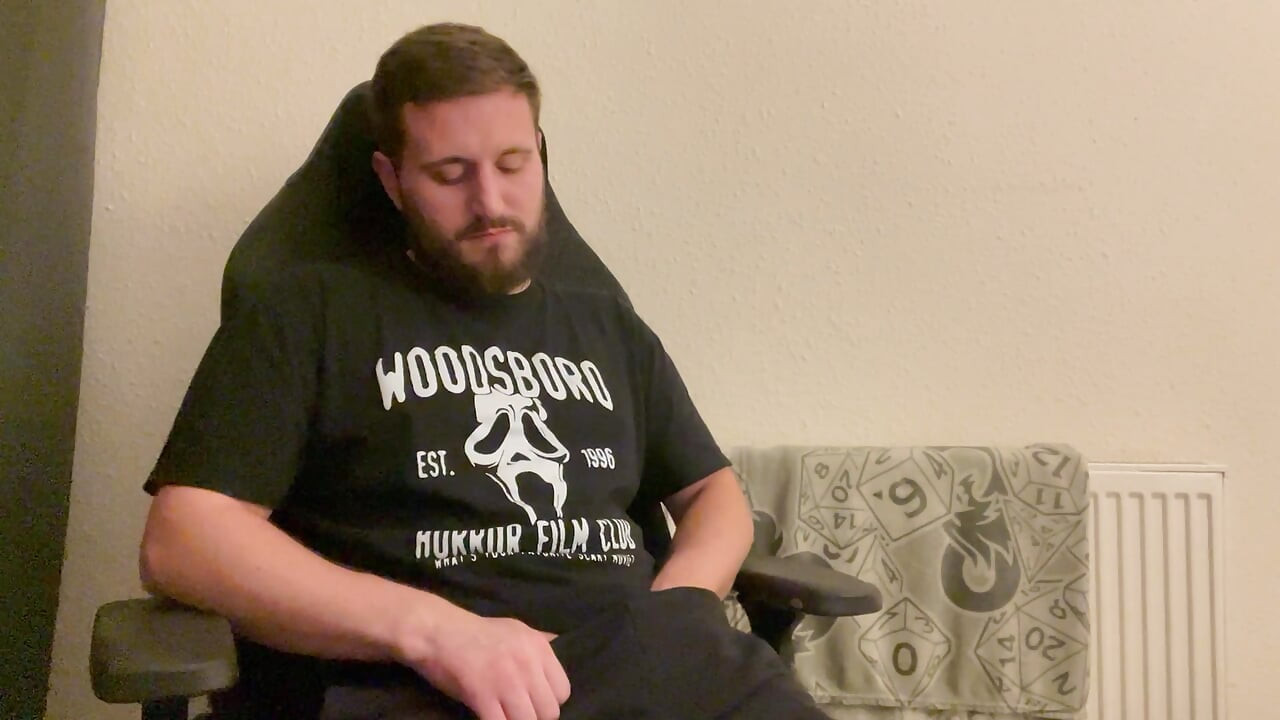 Igranje sa mojim zdepastim kurcem