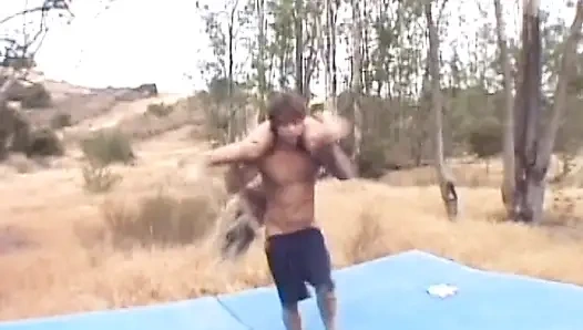 Cewek Prancis sempurna ngentot di luar ruangan