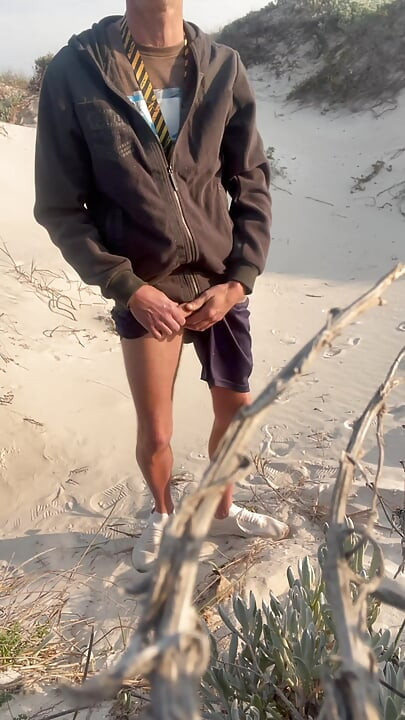 Mike is stroking on the beach again