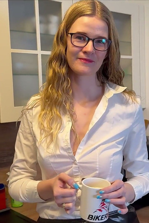 Slut Picked up in the Office and Persuaded to Blowjob! Full Load on the Office Slut!