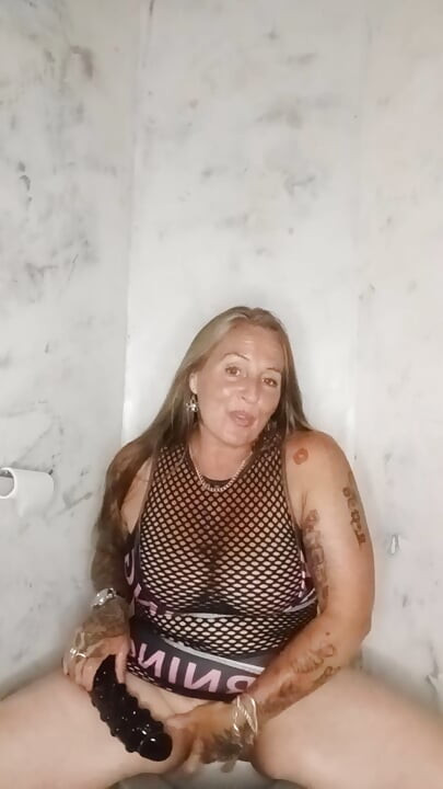WARNING-Black Dildo Squirt