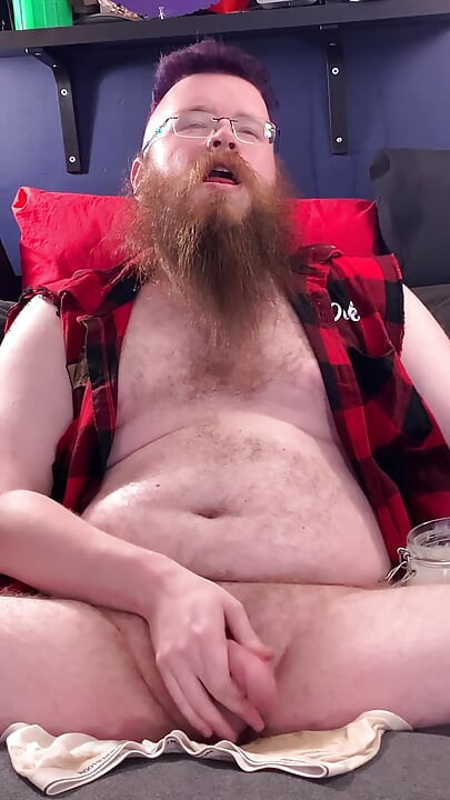 Njuter av en bate och kommer