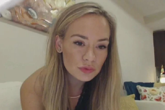 Blonde Webcam Babe Fucking Pussy with her Toy