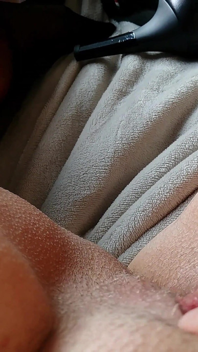Masturbasi dengan orgasme intens dengan celana dalam seksi, kaus kaki pantyhose dan sepatu hak tinggi