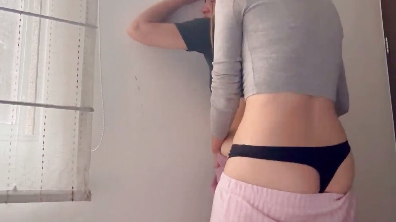Two Colombian lesbian ass rub each other's asses