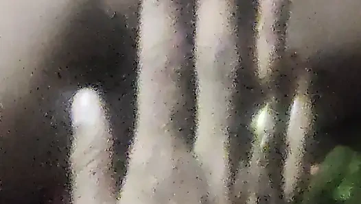 Üvey erkek arkadaşı amcığını üvey sevgilisine gösterdi ve masaj yaptırıyor