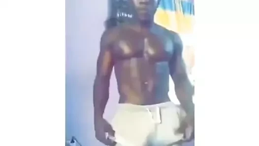 Sta flettendo in quei pantaloncini grigi