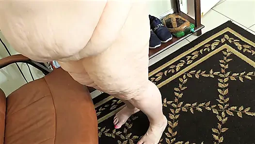 Dicker fetter arsch, weiße hijab-frau im porno-video, wackelt mit ihrem dicken bauch, ihrer fetten saftigen muschi auf bbc, schwanz eines schwarzen mannes