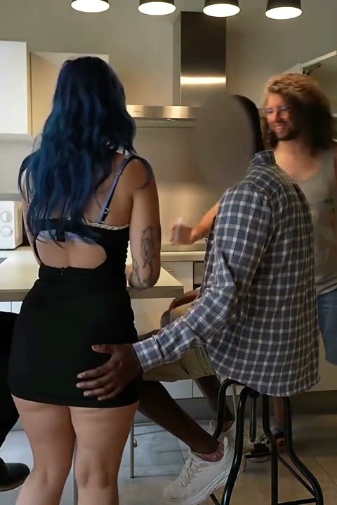 Khalamité Cheats on Her Boyfriend and Gets Fucked at Her Home While He Cooks!!!