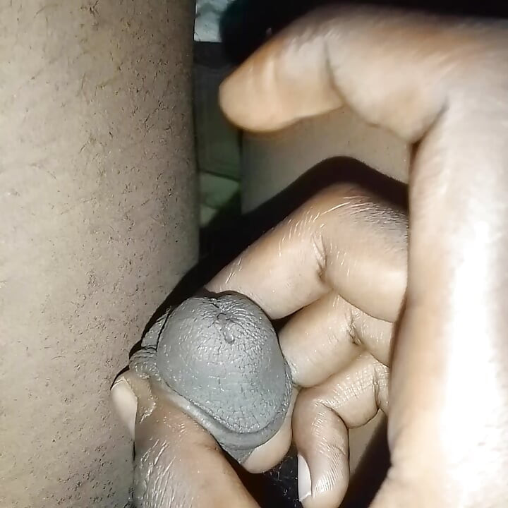 Masturbación con la mano en la noche de casa