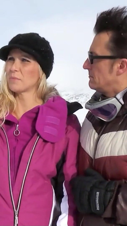 Niemiecka dojrzała żona Julia Pink daje ryzykowne obciąganie Conny Dachs w publicznym wyciągu narciarskim w Holiday Resort | Klip 1