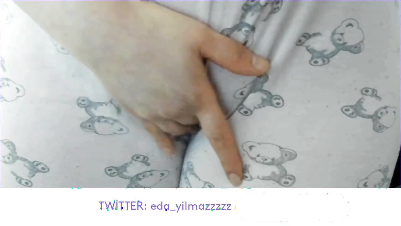CAMELTOE- MASTURBATE WITH PAJAMA- RUBBING PUSSY WITH PAJAMA