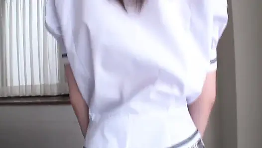 Длинные ноги, мягкая кожа. Она быстро ломается и хочет больше