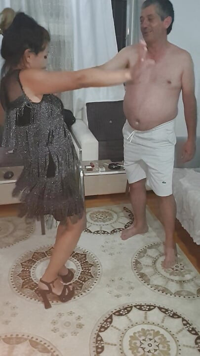 Our natural, fun moments as an amateur couple at home.