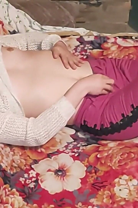 Short Gypsy Amateur Reaches an Intense Orgasm Playing with Her Meaty Pussy