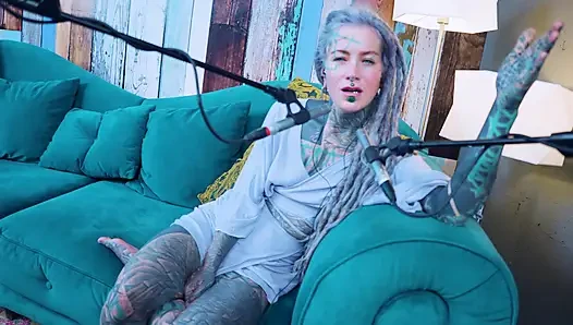 Ich spreche über P - Passion - ASMR podcast SFW spricht goth dünnes mädchen dreadlocks tattoo-modell inked mädchen