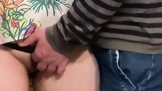 Dieses mädchen hat mich in der Öffentlichkeit ihre muschi reiben lassen