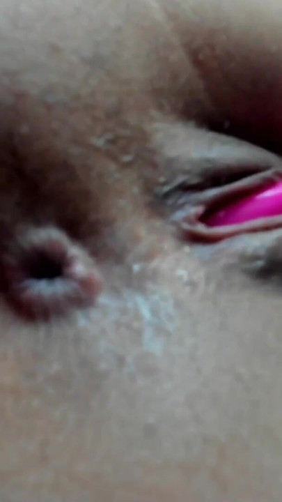 Uzbudljiv trenutak iz "Prekrasna webcam manekenka Salome Colucci pokazuje svoj tijesni anus i stimulira se prstima"