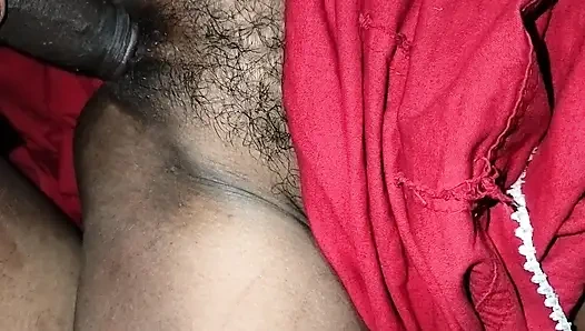 Adik ipar sange ini lagi asik bersenang-senang dengan ukuran 15 inci.