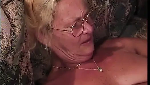 Cowok ini nggak bisa ngentot sama ayah mertuanya sejak lama!