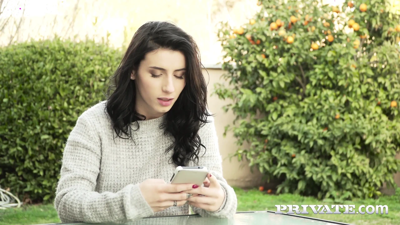 Sasha Colibri从热辣的肛交场景开始