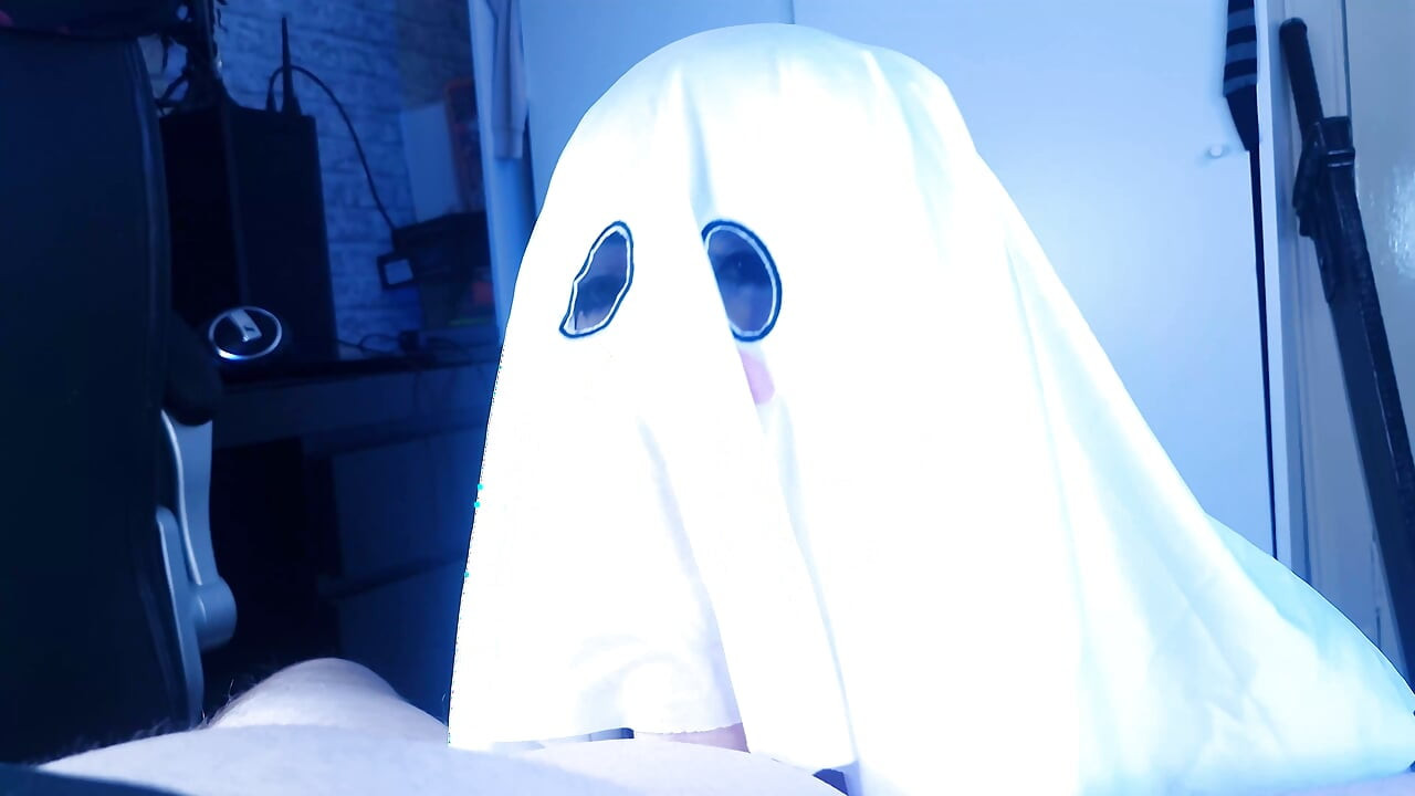 I didn't realise i was fucking my step sister at the halloween party untll i was already inside her, big oiled ass ghost