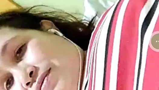 Pantatku pengen banget nyepong kontolku. Dia pengen banget telan spermaku