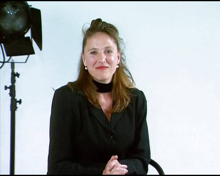 Cewek jerman dengan tubuh aduhai lagi pamer tubuh aduhainya sambil pakai stoking