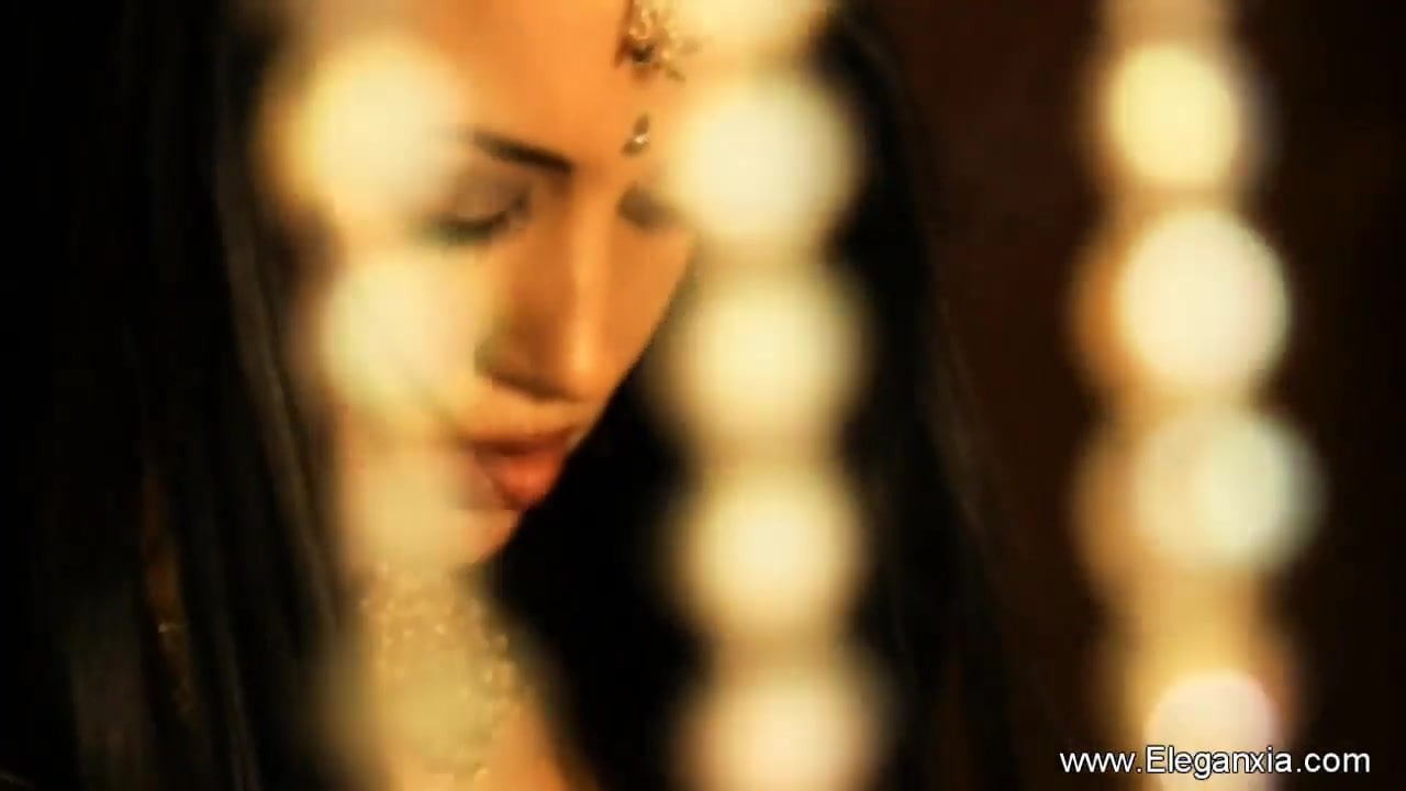 Bollywood Dancer Is So Exotic