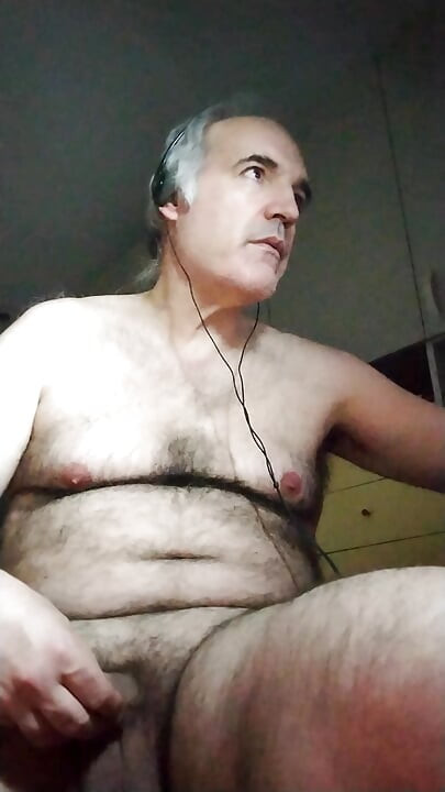 Drkala sam svoj kurac dva sata, napokon sam svršila