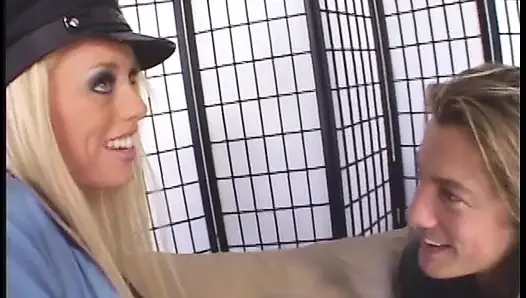 Britney skye si polisi cantik minta dientot sama pacarnya yang terkenal sebagai pengendara mobil sampai crot di melon besarnya