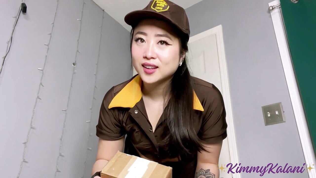 Dostawa dziewczyna otwiera pakiet zabawki erotycznej -ASMR HJ Odliczanie