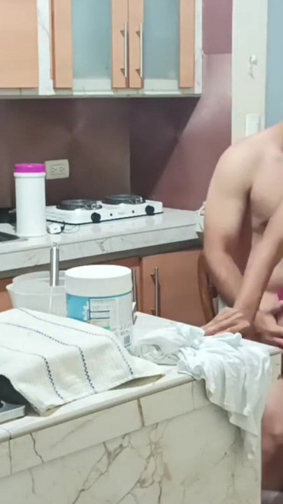 "Seninle mutfakta olmayı seviyorum, üvey erkek kardeş!!"