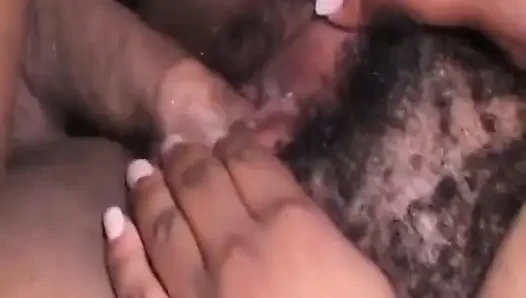 Zenci şişman kıllı amından sikiliyor