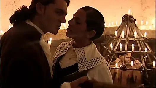 Трахаю киску, большой член, сосет вчетвером