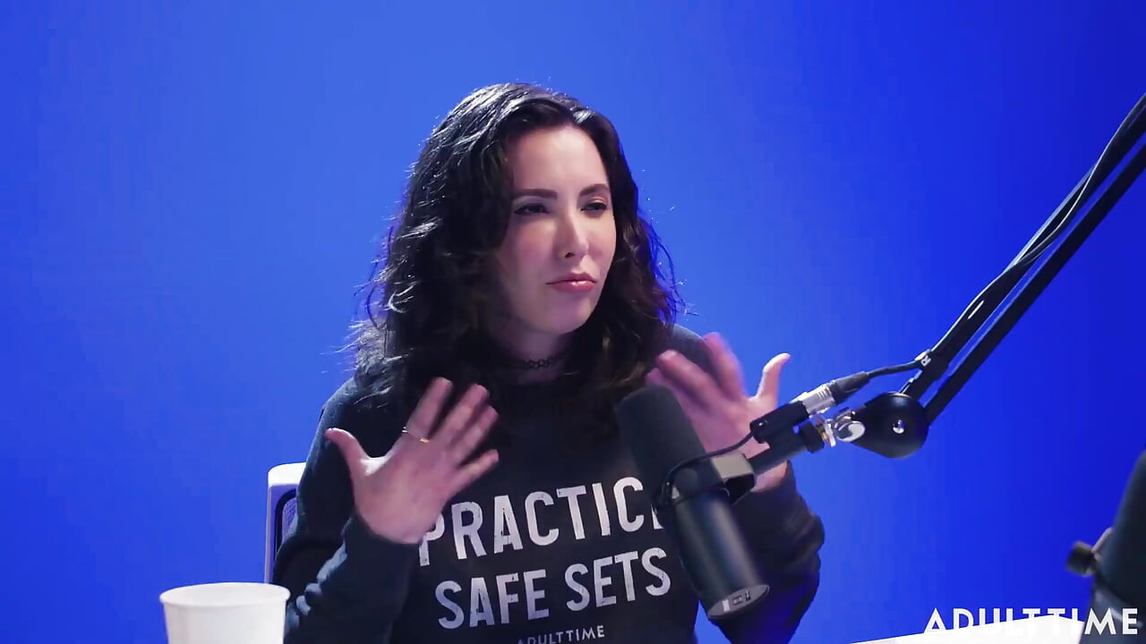 Casey Calvert: Παρωδία Tiger King, σύνδρομο απατεώνων & BDSM το Podcast Adult Time