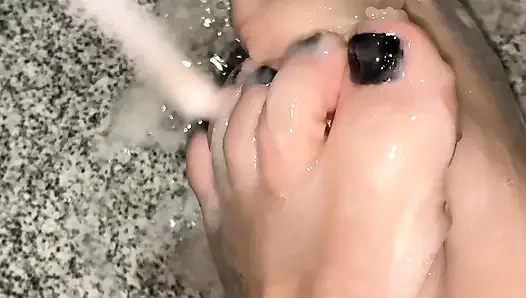 Ayaklarımda yapışkan şeyler