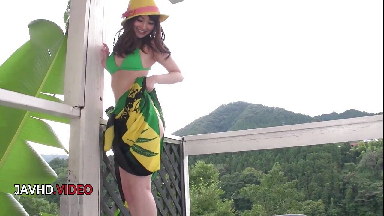 Saya Niiyama's Sensual Outdoor Blowjob and Hardcore Fuck