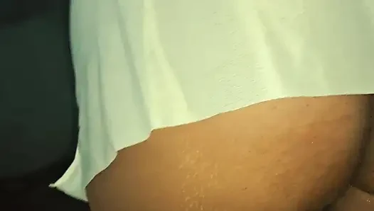 CEWEK ITU SUKA NGENTOT PANTATNYA DI TENGAH KONTOL BESAR
