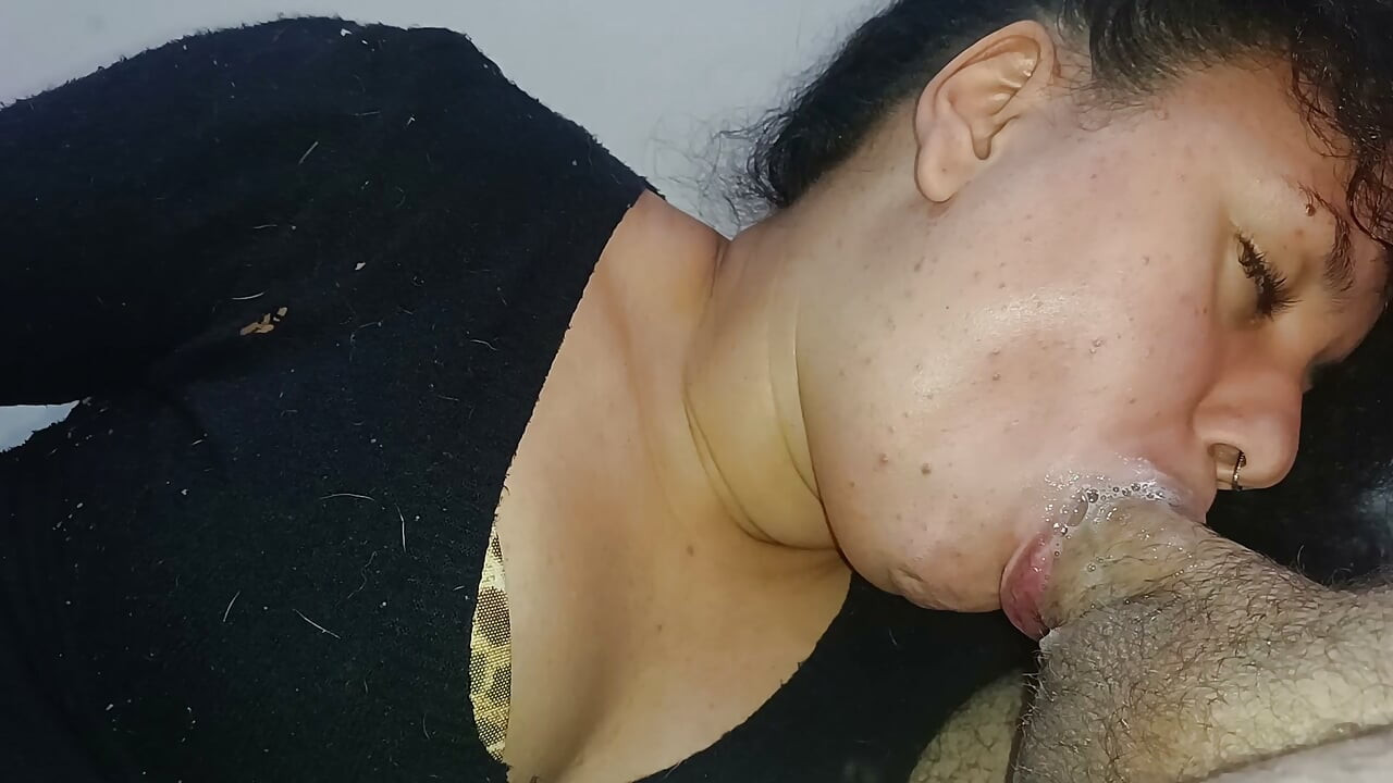 탐욕스럽고 변태적인 자지가 커클드의 성기를 탐닉한다