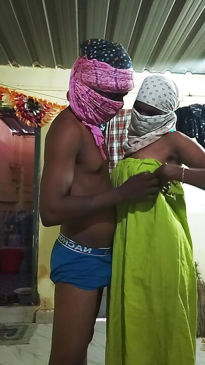 Desi wife ki shandar thukai