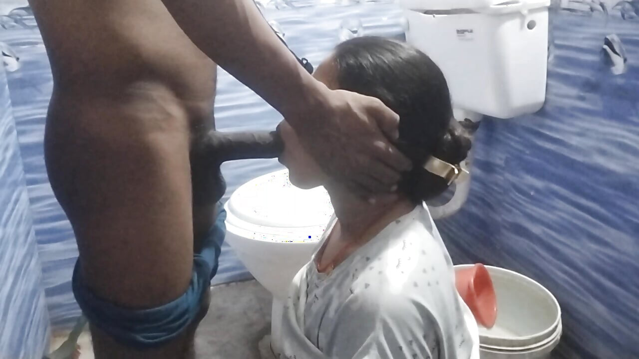 Gaav ki ladki ko bathroom me akele le jakar pura lund muh me dall diya gaand chut ki hard fucking