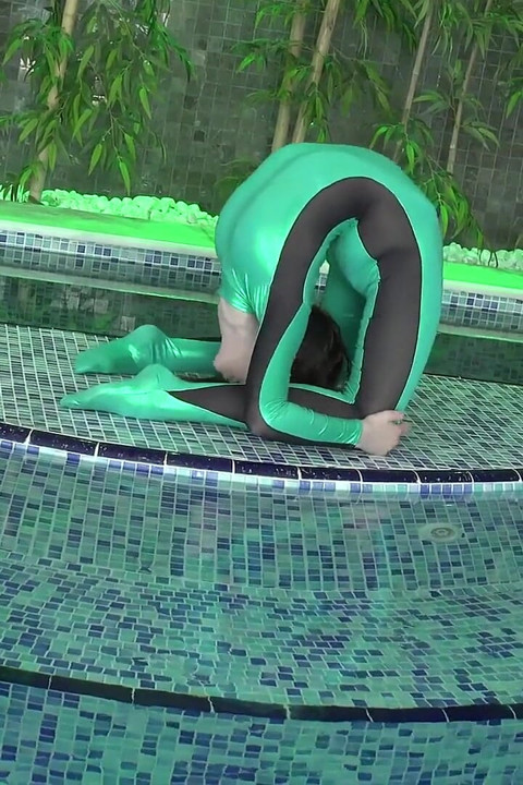 Surprise in the Hotel Pool