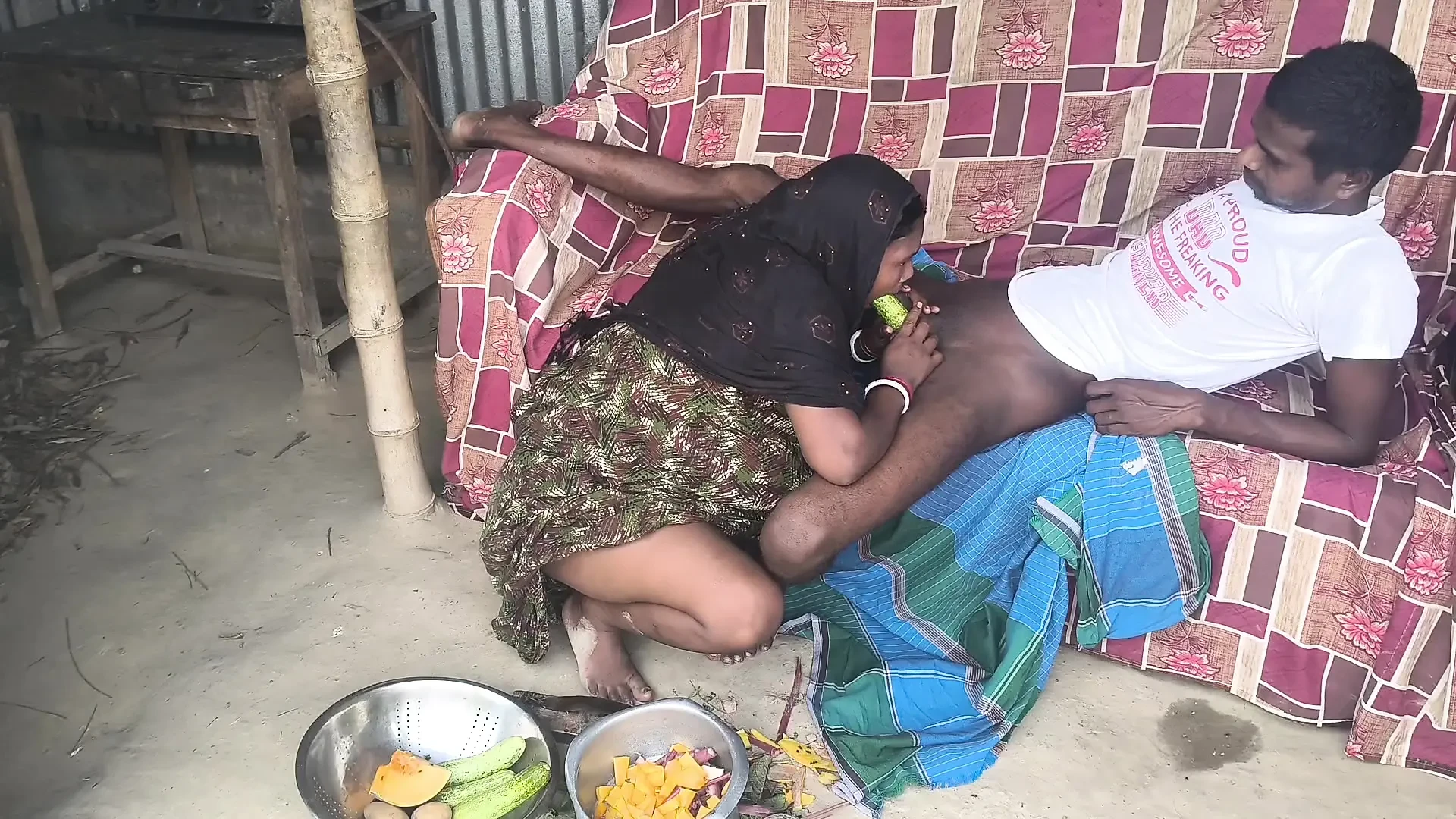 Nai bhabhi ko sabji karte waqt khire se chudai ki