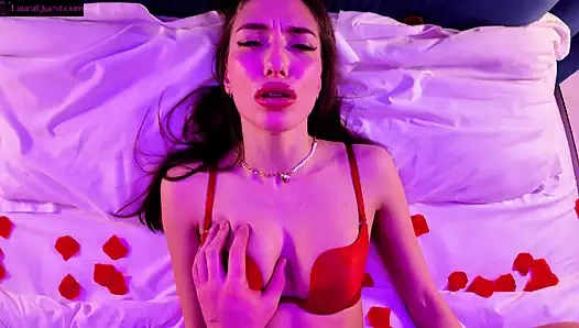 Kejutan Valentine adalah hadiahnya untukku, aku muncrat untuknya dan bikin dia crot dua kali