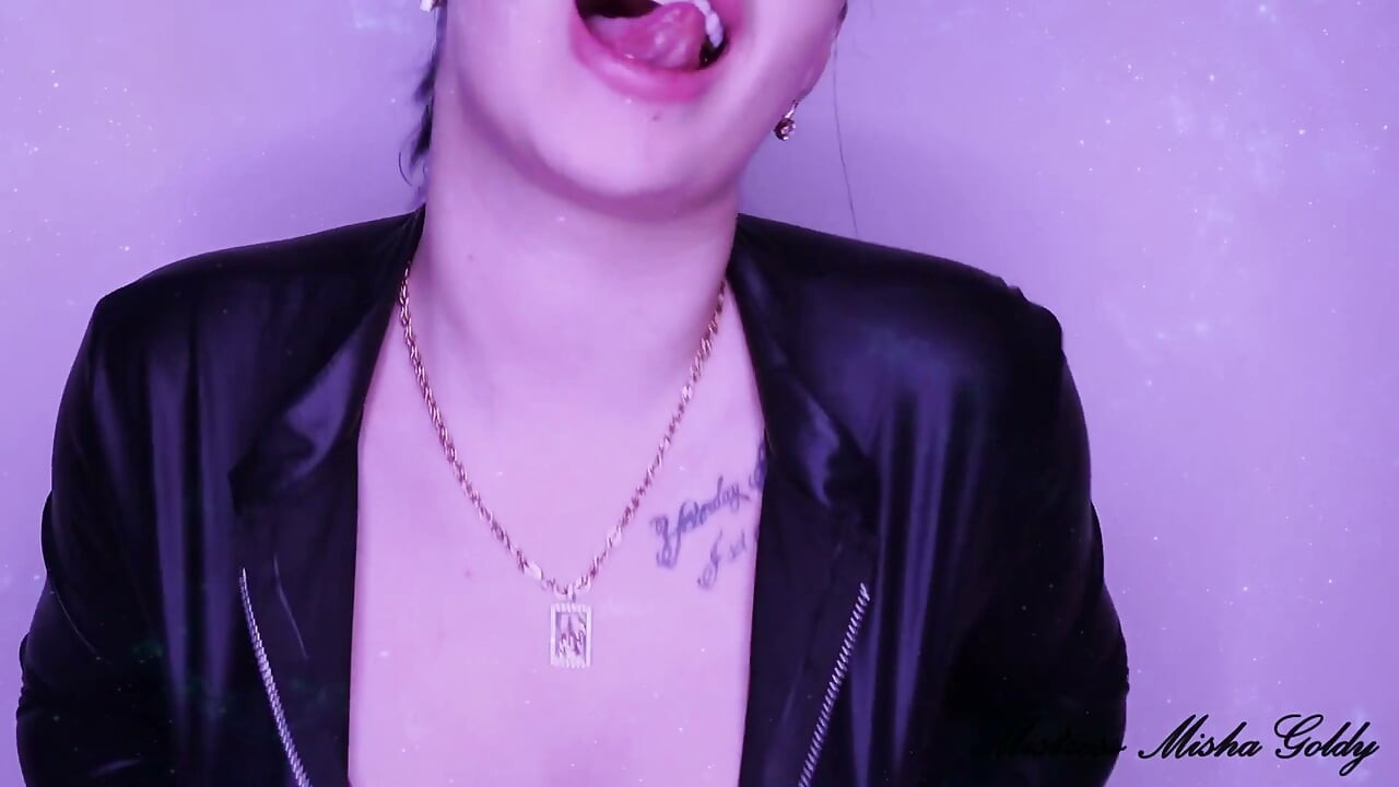 광택 있는 검은 입술이 당신을 완전히 제어할 수 있습니다! 흑누나의 젖을 빠는 흑누나